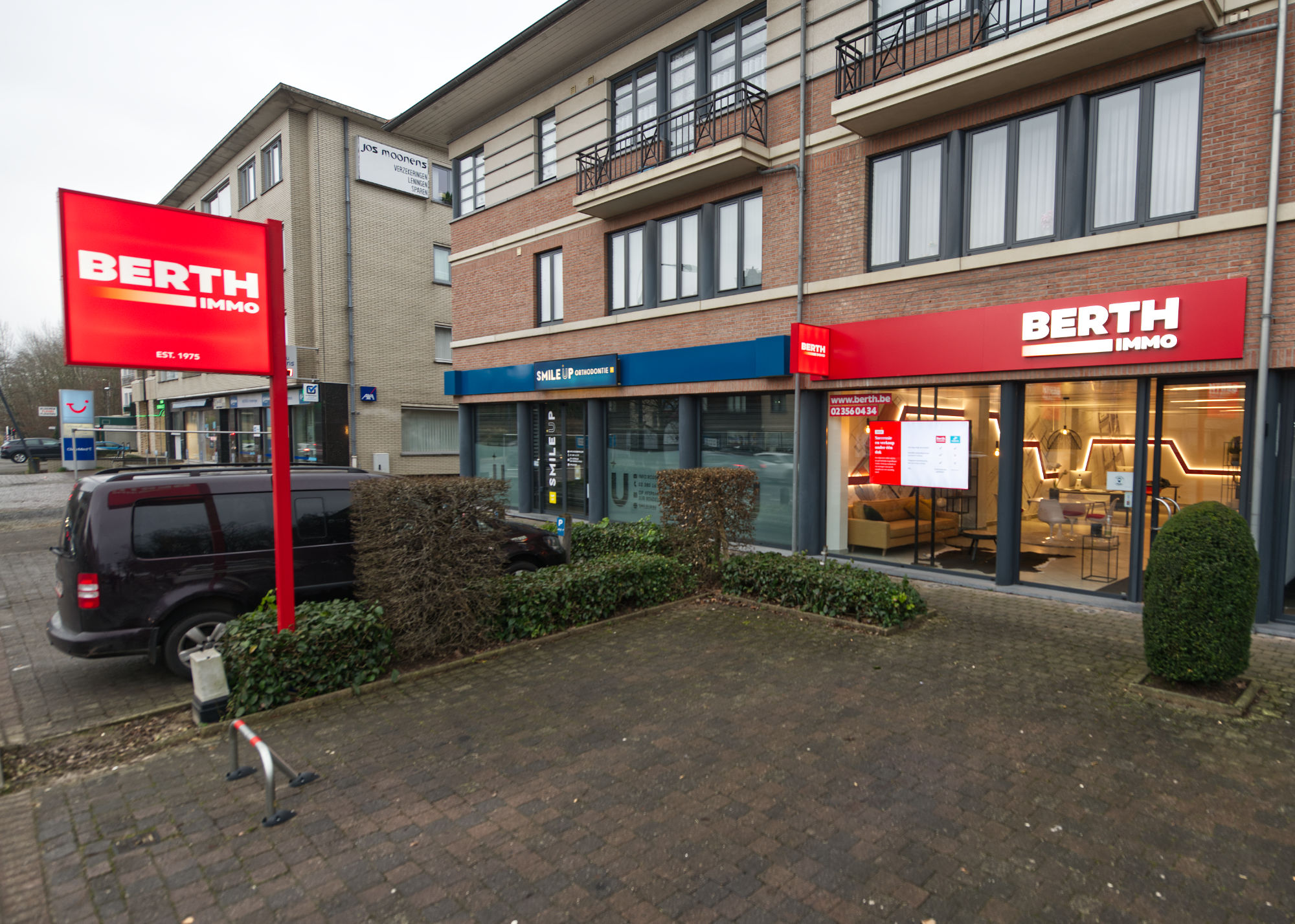 Voorgevel kantoor in Sint-Genesius-Rode